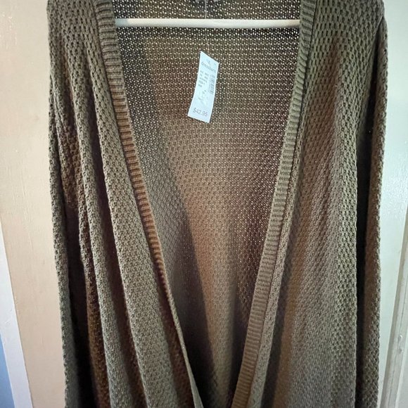 sweater - Picture 1 of 3